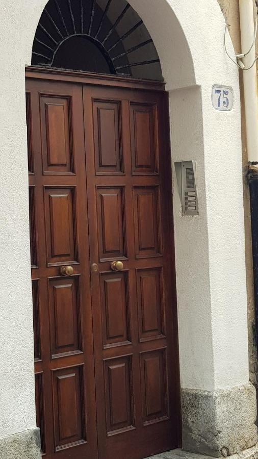 شقة La Casa Di Mimi' تْشيفالو المظهر الخارجي الصورة